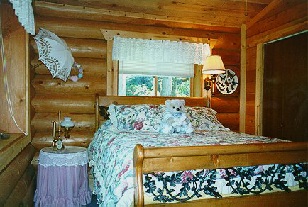 Camin's Log Retreat - Bedroom 2