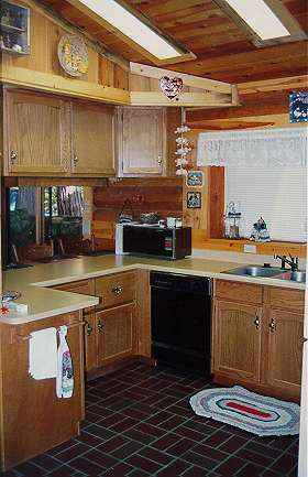 Camin's Log Retreat - Kitchen