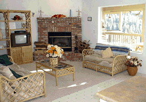 Yosemite's Top of the Pines Living Room