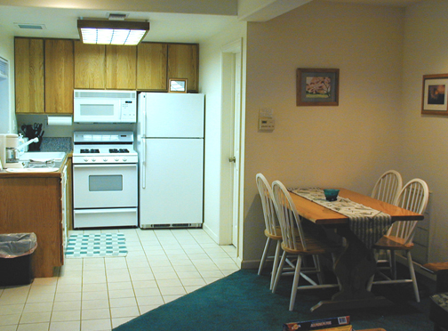 Jumping Deer Suite - Kitchen & Dining Room